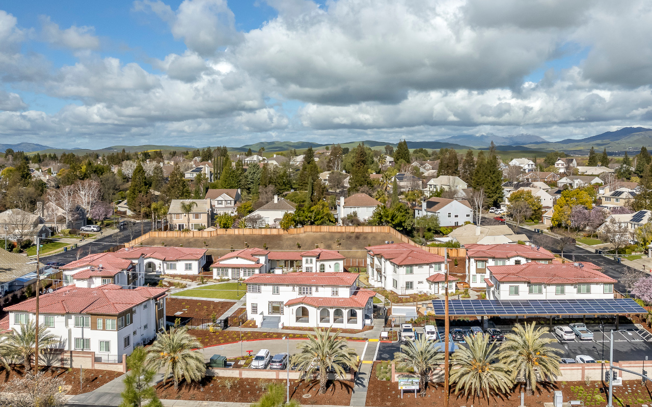 Avance Affordable Community Solar Structure